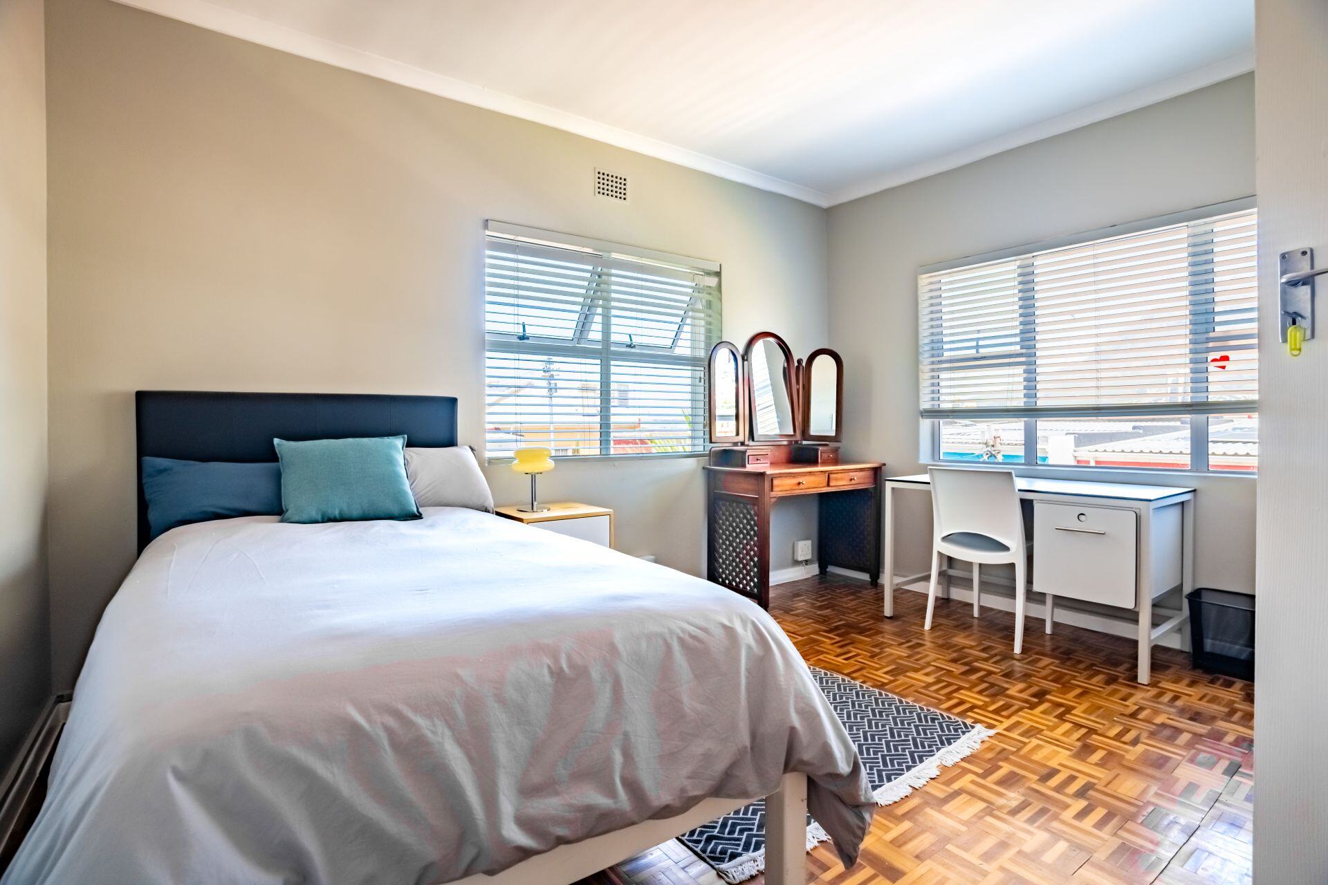 gelbes Haus großes Eckzimmer