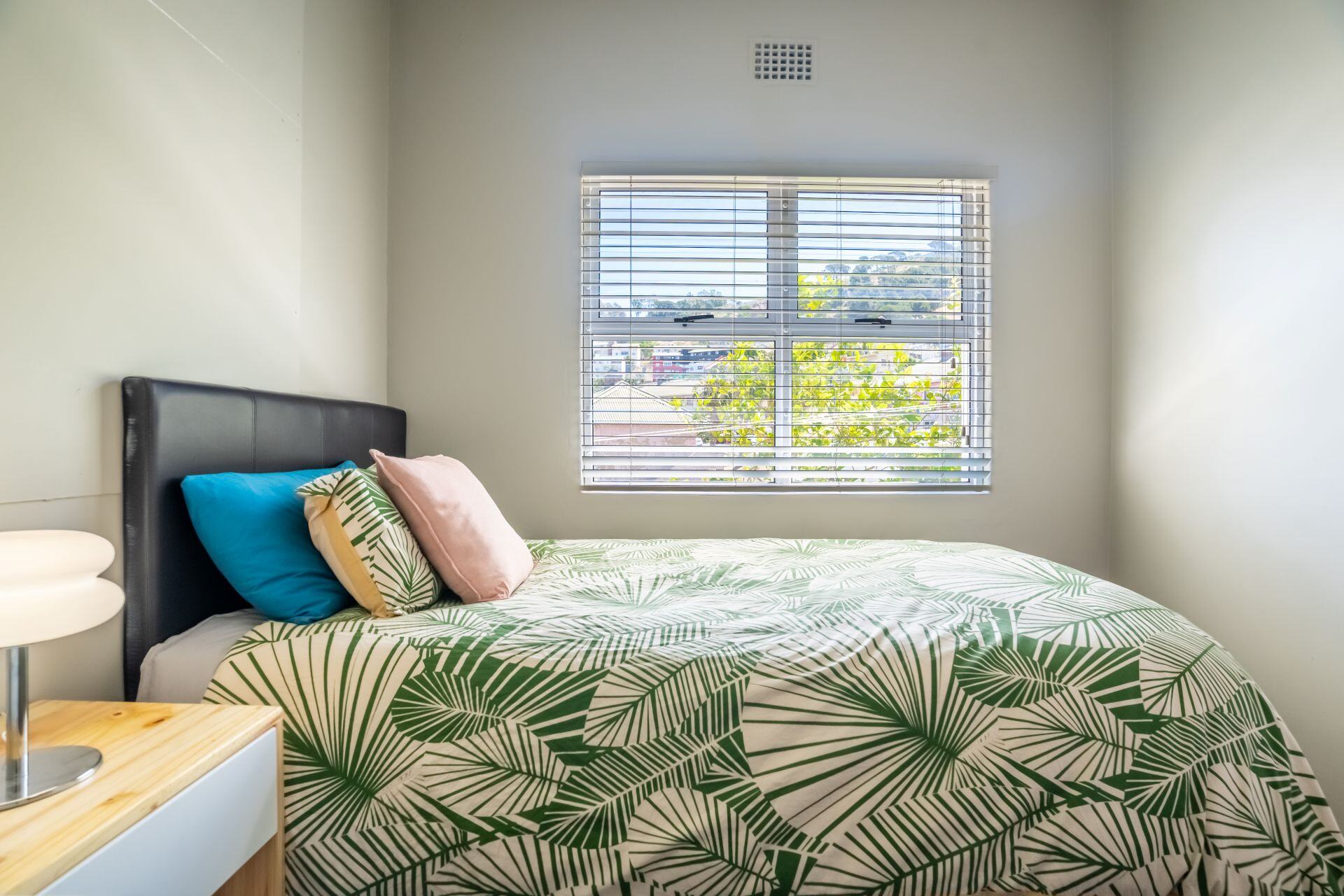 gelbes Haus Standard-Schlafzimmer bunt