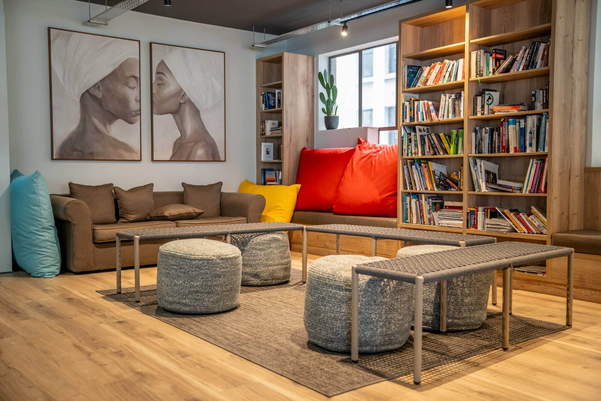 Bibliothek der Adderley-Studios